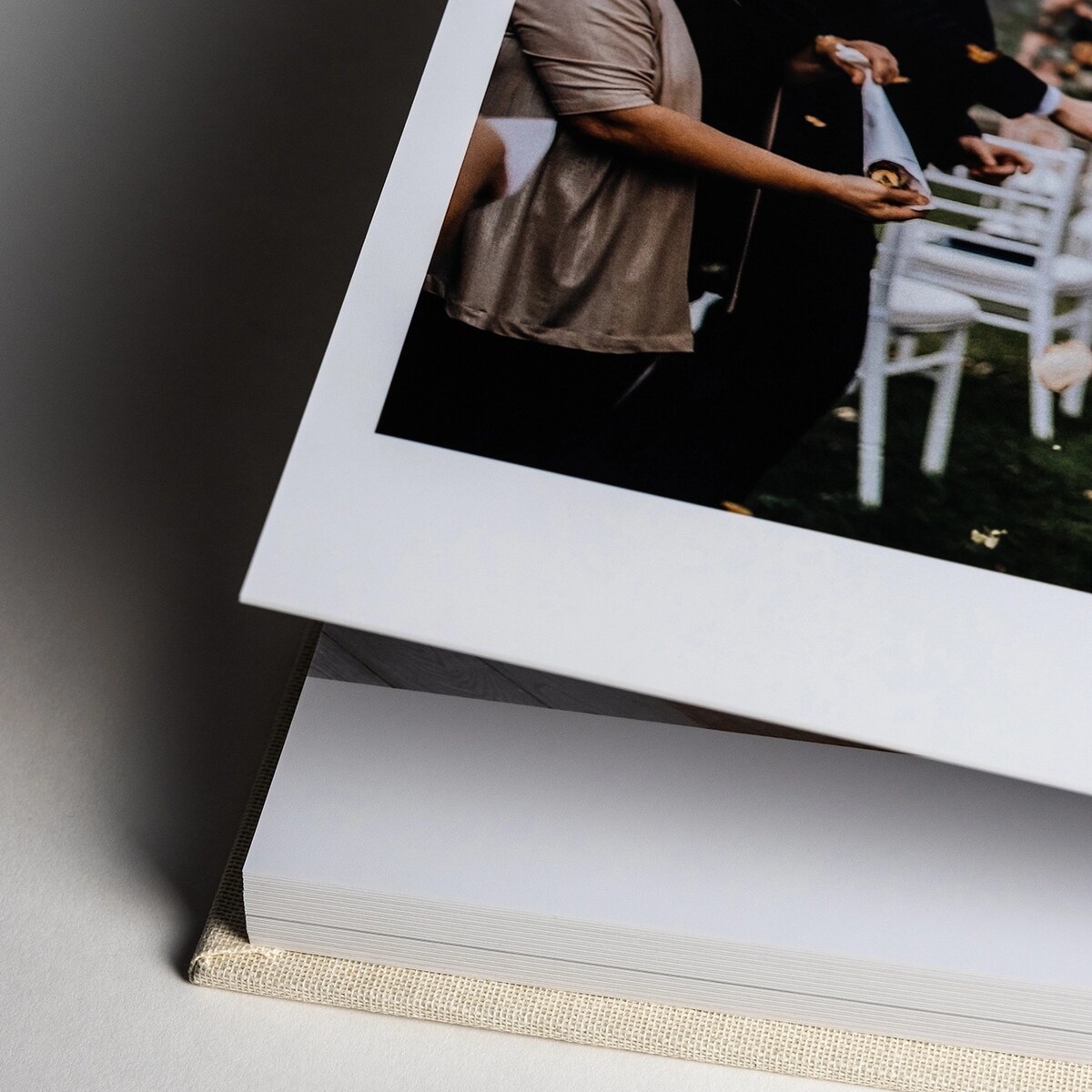 Album ouvert avec photo de mariage